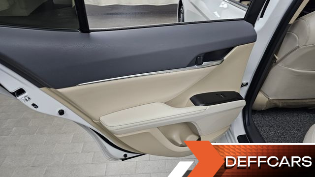 Toyota CAMRY 2.5 XLE Hybrid купить на сайте DeffCars