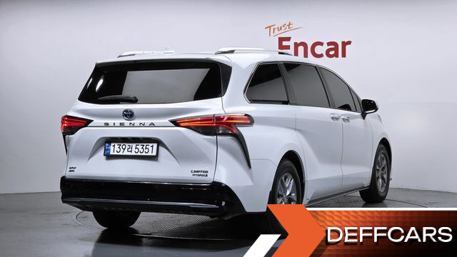 Toyota SIENNA 2.5 Hybrid AWD купить на сайте DeffCars