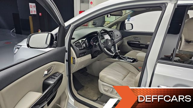 Kia CARNIVAL 7-Seater Limousine VIP купить на сайте DeffCars