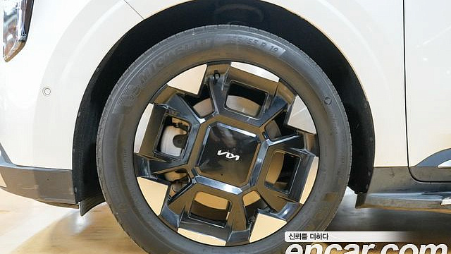 Kia CARNIVAL Gasoline 9-Seater Signature купить на сайте DeffCars