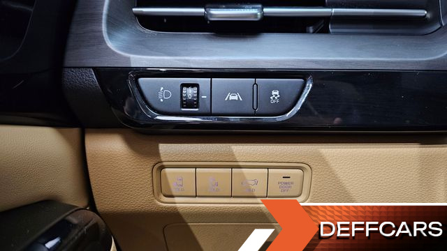 Kia CARNIVAL 9-Seater Signature купить на сайте DeffCars