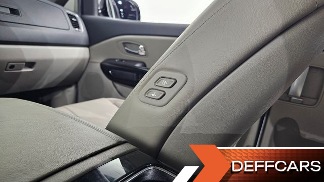 Kia CARNIVAL 9-Seater Noblesse Special купить на сайте DeffCars