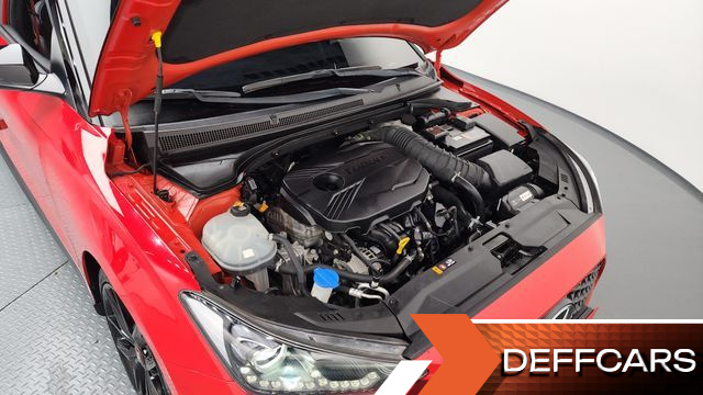 Hyundai VELOSTER 1.6 Turbo Sport Core купить на сайте DeffCars