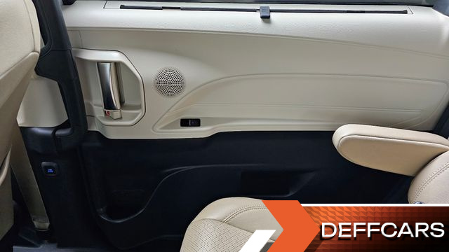 Toyota SIENNA 2.5 Hybrid AWD купить на сайте DeffCars