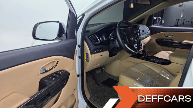 Kia CARNIVAL 9-Seater Hi-Limousine Noblesse Special купить на сайте DeffCars
