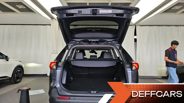 Toyota RAV4 2.5 2WD Hybrid XLE купить на сайте DeffCars