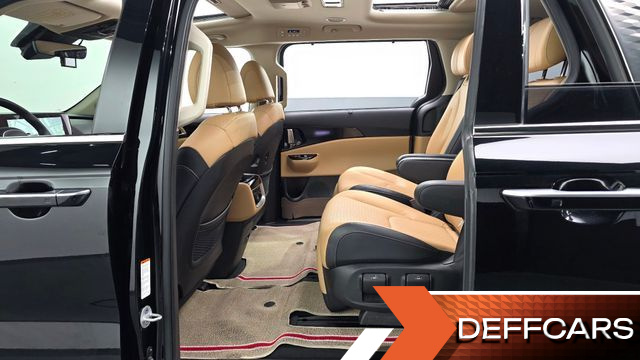 Kia CARNIVAL Gasoline 7-Seater Signature купить на сайте DeffCars