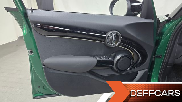 Mini COOPER 5-Door Classic Plus 3rd купить на сайте DeffCars