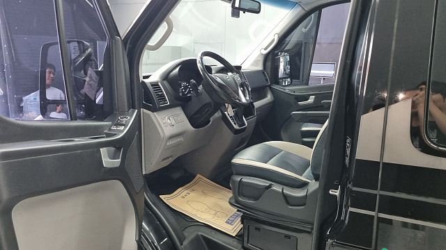 Hyundai SOLATI 15-seater Luxury купить на сайте DeffCars
