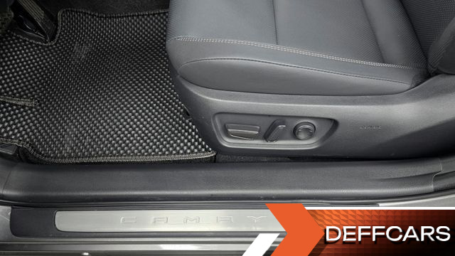 Toyota CAMRY 2.5 XLE Hybrid купить на сайте DeffCars