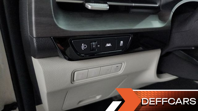 Kia CARNIVAL 7-Seater Signature купить на сайте DeffCars