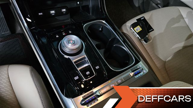 Kia CARNIVAL Gasoline 7-Seater Signature купить на сайте DeffCars