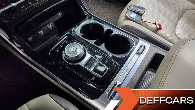 Kia CARNIVAL 9-Seater Signature купить на сайте DeffCars