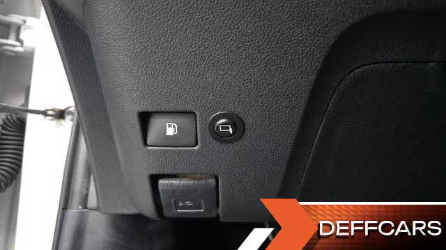 Toyota PRIUS 1.8 купить на сайте DeffCars