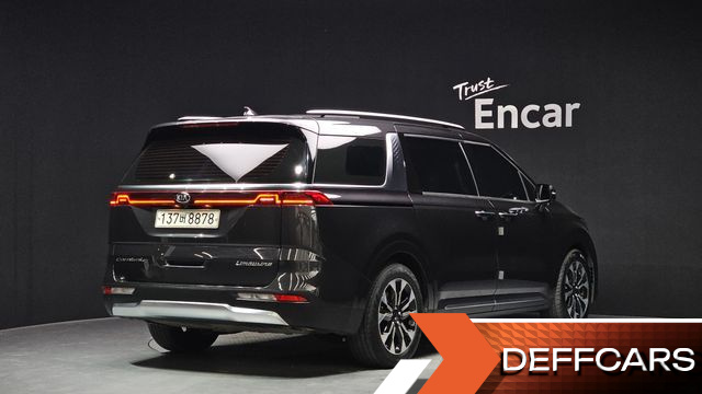 Kia CARNIVAL Gasoline 7-Seater Signature купить на сайте DeffCars