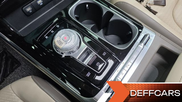 Kia CARNIVAL 7-Seater Noblesse купить на сайте DeffCars