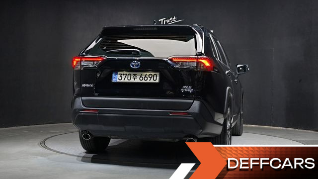 Toyota RAV4 2.5 2WD Hybrid XLE купить на сайте DeffCars