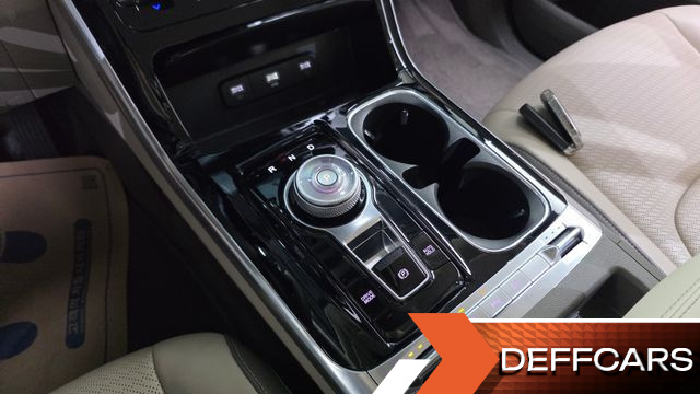 Kia CARNIVAL Gasoline 9-Seater Signature купить на сайте DeffCars