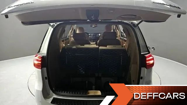 Kia CARNIVAL 7-Seater Limousine President купить на сайте DeffCars