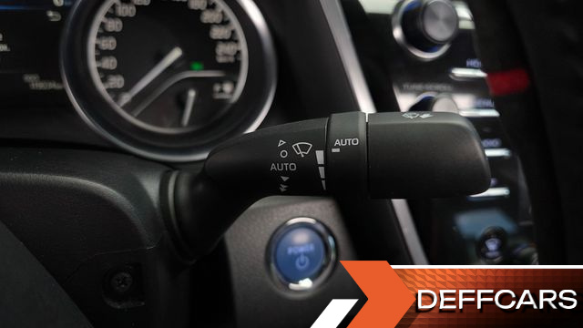 Toyota CAMRY 2.5 XLE Hybrid купить на сайте DeffCars