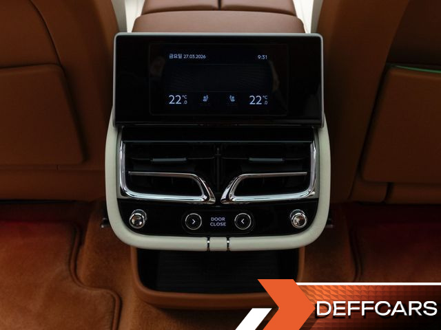 Bentley BENTAYGA 4.0 V8 EWB Azure купить на сайте DeffCars