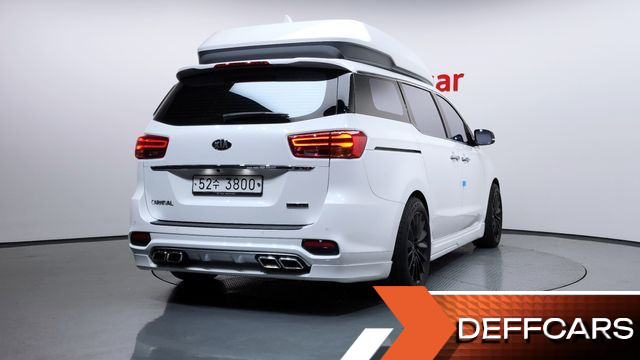 Kia CARNIVAL 9-Seater Hi-Limousine Noblesse Special купить на сайте DeffCars