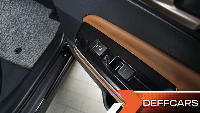 Toyota CROWN 2.5 4WD Hybrid купить на сайте DeffCars