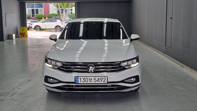 Volkswagen PASSAT 2.0 TDI Premium купить на сайте DeffCars