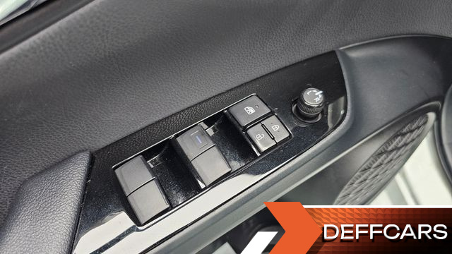 Toyota PRIUS 1.8 купить на сайте DeffCars