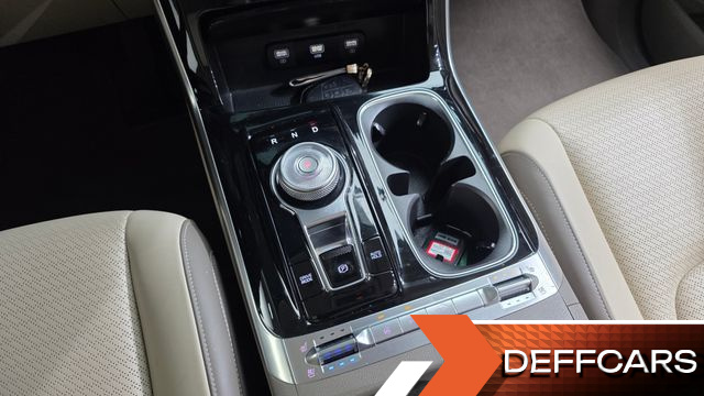 Kia CARNIVAL Gasoline 4-Seater Hi-Limousine Signature купить на сайте DeffCars
