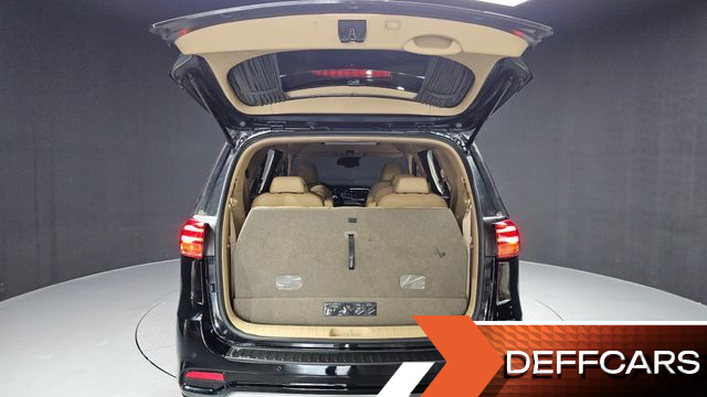 Kia CARNIVAL 9-Seater Hi-Limousine Noblesse Special купить на сайте DeffCars