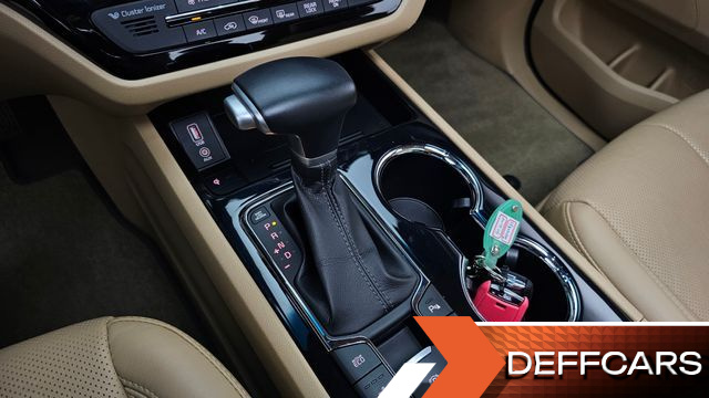Kia CARNIVAL 9-Seater Noblesse Special купить на сайте DeffCars