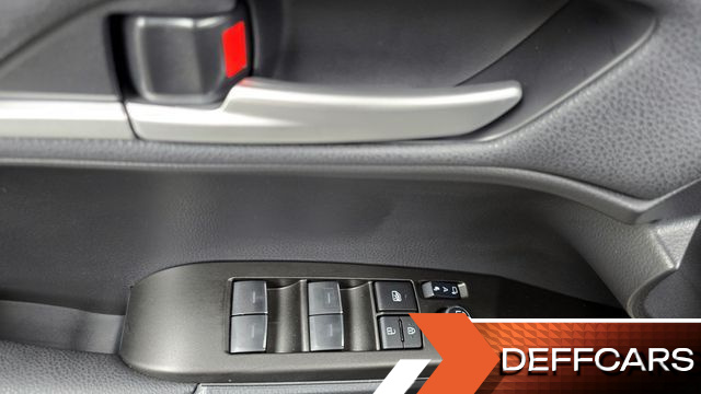 Toyota CAMRY 2.5 XLE Hybrid купить на сайте DeffCars