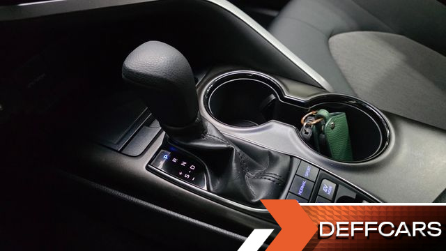 Toyota CAMRY 2.5 LE Hybrid купить на сайте DeffCars