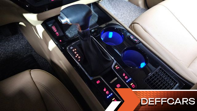 Kia CARNIVAL 9-Seater Hi-Limousine Noblesse Special купить на сайте DeffCars
