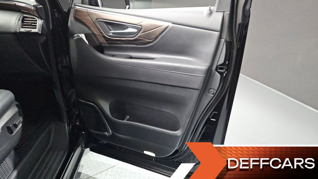 Toyota ALPHARD 2.5 HEV Executive AWD купить на сайте DeffCars