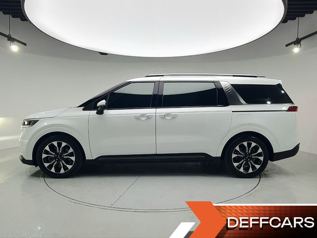 Kia CARNIVAL Gasoline 7-Seater Signature купить на сайте DeffCars