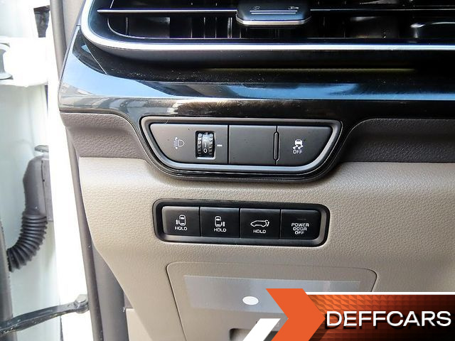 Kia CARNIVAL 9-Seater Signature купить на сайте DeffCars