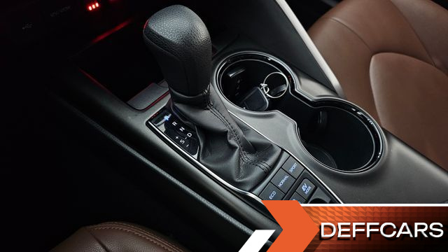 Toyota CAMRY 2.5 LE Hybrid купить на сайте DeffCars