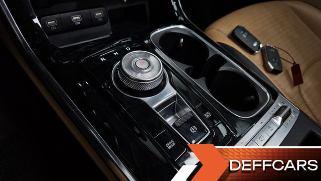 Kia CARNIVAL 9-Seater Signature купить на сайте DeffCars