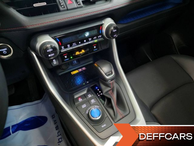 Toyota RAV4 2.5 4WD PHEV XSE купить на сайте DeffCars