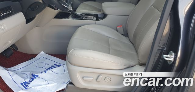Kia CARNIVAL 9-Seater Noblesse Special купить на сайте DeffCars