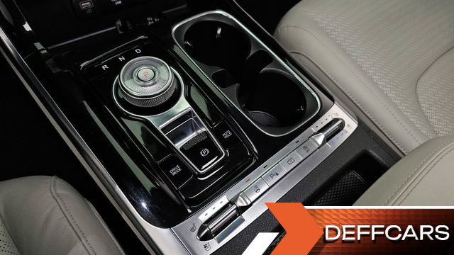 Kia CARNIVAL 9-Seater Noblesse купить на сайте DeffCars