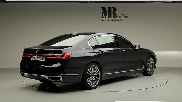 BMW 7-SERIES 740Li xDrive Design Pure Excellence купить на сайте DeffCars