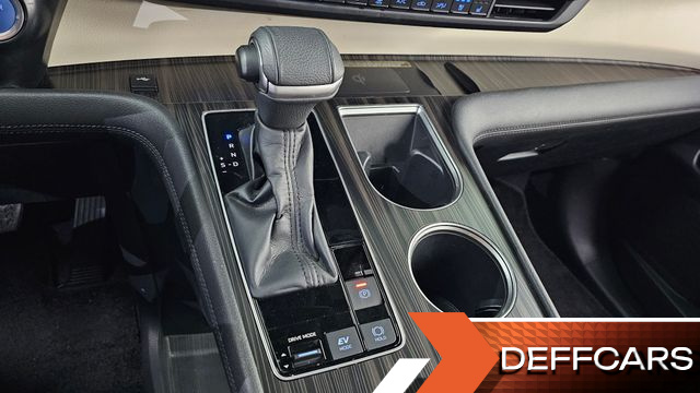 Toyota SIENNA 2.5 Hybrid AWD купить на сайте DeffCars