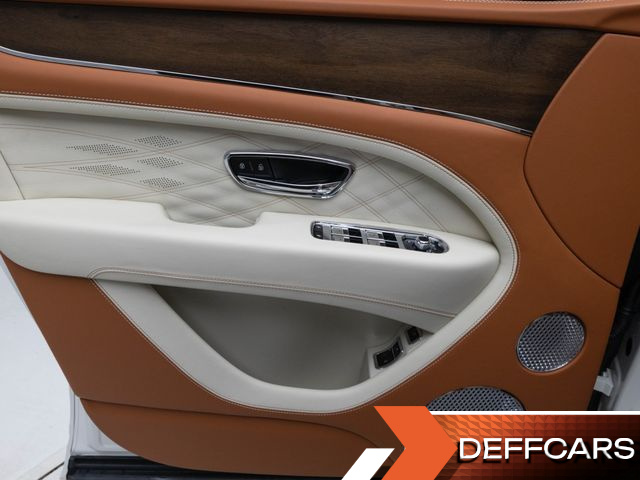 Bentley BENTAYGA 4.0 V8 EWB Azure купить на сайте DeffCars