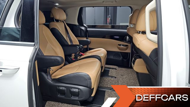 Kia CARNIVAL Gasoline 7-Seater Signature купить на сайте DeffCars