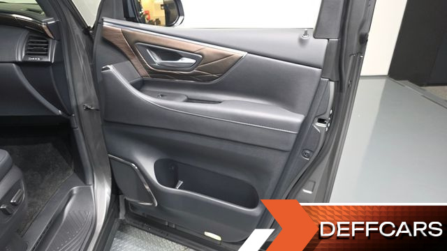 Toyota ALPHARD 2.5 HEV Executive AWD купить на сайте DeffCars