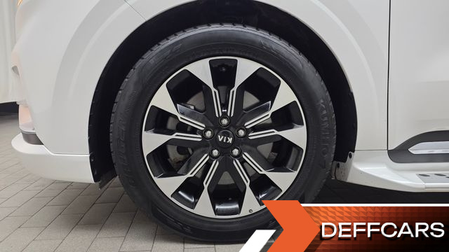 Kia CARNIVAL 9-Seater Hi-Limousine Signature купить на сайте DeffCars