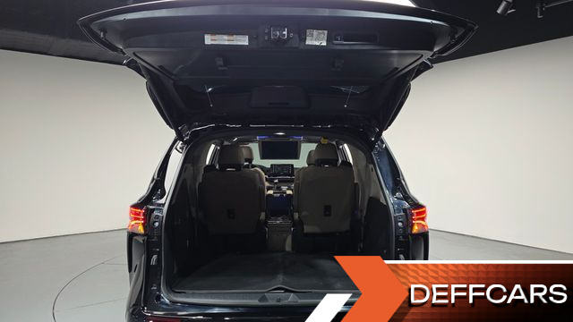 Toyota SIENNA 2.5 Hybrid AWD купить на сайте DeffCars